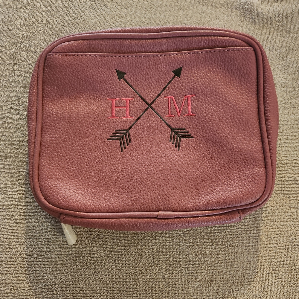 NEW Thirty-one Toiletry Bag - Rose With Initials HM Embossed And Arrows